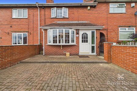 2 bedroom Mid Terrace House for sale
