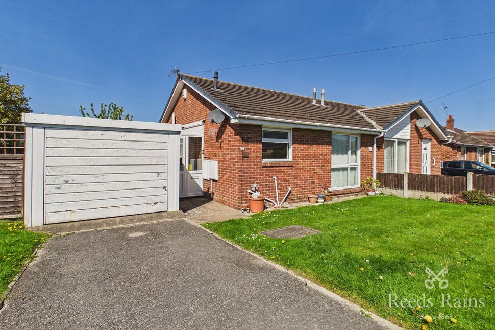 Main image of 2 bedroom Semi Detached Bungalow for sale, Nunns Lane, Featherstone, West Yorkshire, WF7