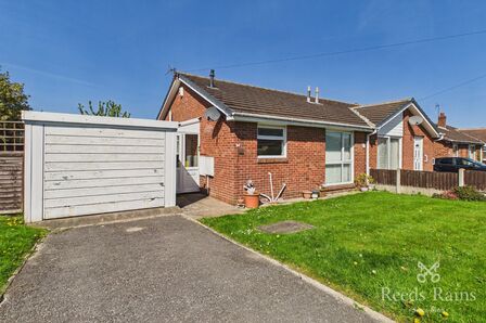 Nunns Lane, 2 bedroom Semi Detached Bungalow for sale, &pound;150,000