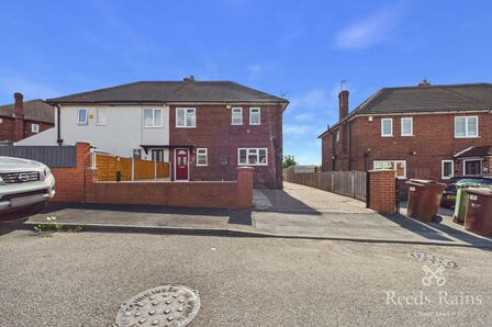 Queens Way, 3 bedroom Semi Detached House for sale, &pound;235,000
