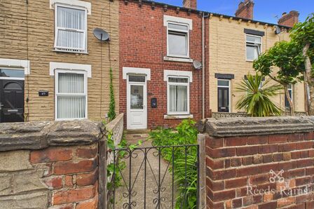 3 bedroom Mid Terrace House for sale