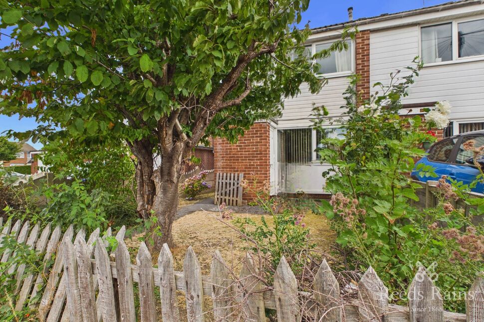 Main image of 2 bedroom End Terrace House for sale, Arncliffe Drive, Knottingley, West Yorkshire, WF11