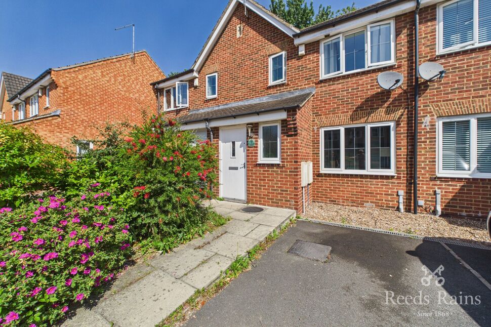 Main image of 3 bedroom Mid Terrace House for sale, Cromwell Mount, Pontefract, West Yorkshire, WF8