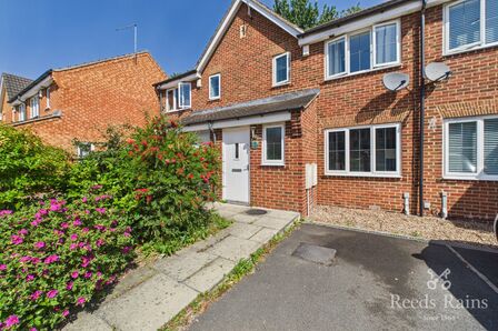 Cromwell Mount, 3 bedroom Mid Terrace House for sale, &pound;190,000