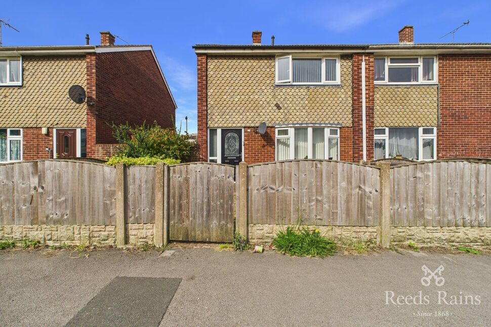 Main image of 2 bedroom Semi Detached House for sale, Poplar Grove, Knottingley, West Yorkshire, WF11