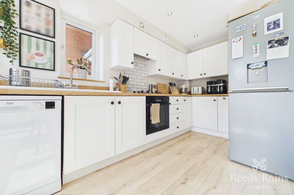 Kitchen / Dining Area