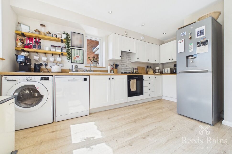 Kitchen / Dining Area