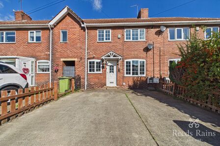 2 bedroom Mid Terrace House for sale