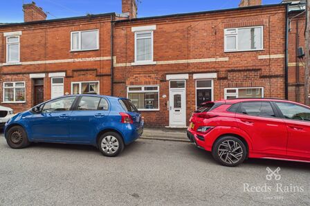 2 bedroom Mid Terrace House for sale
