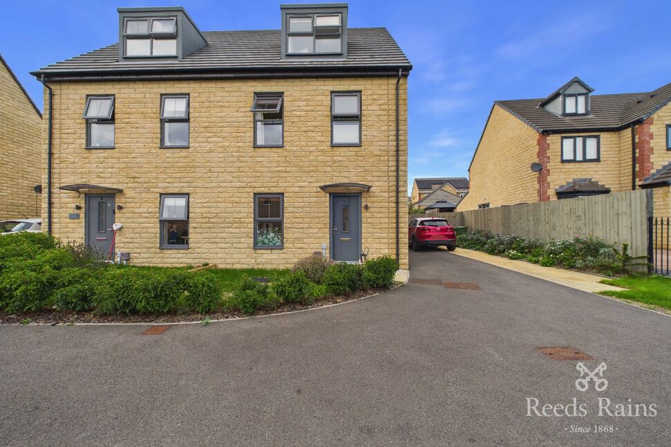 Main image of 4 bedroom Semi Detached House for sale, Broughton Road, Pontefract, West Yorkshire, WF8