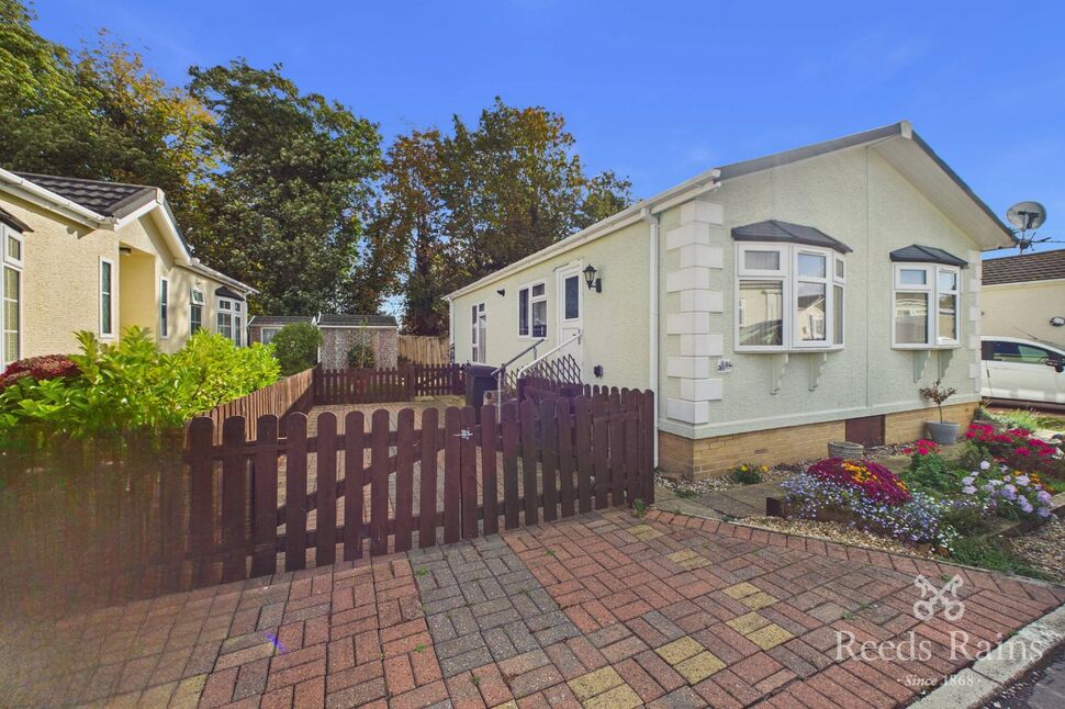 Main image of 2 bedroom Park Home Property for sale, Willow Lane, Knottingley, West Yorkshire, WF11