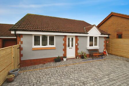3 bedroom Link Detached Bungalow for sale