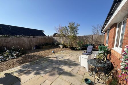 3 bedroom Link Detached Bungalow for sale