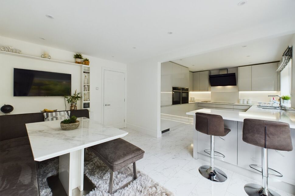 4 bedroom Detached House for sale, Drakes Way, Portishead, BS20 £700,000