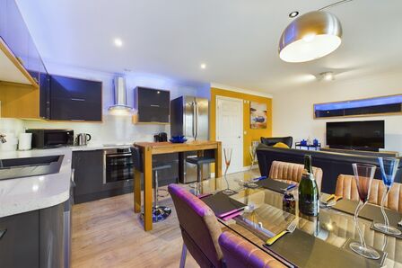 Burlington Road, 1 bedroom  Flat for sale, £235,000