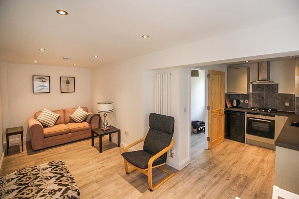Lounge / Dining Area