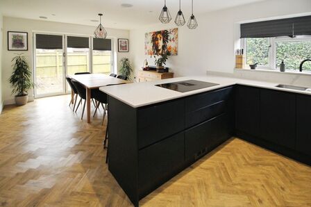 High Street, 4 bedroom Detached House for sale, £795,000