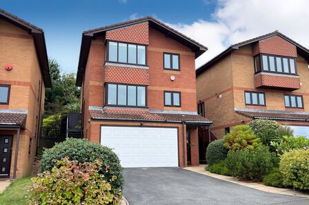 Drakes Way, 4 bedroom Detached House for sale, £695,000