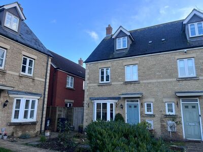 4 bedroom Semi Detached House for sale