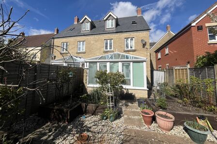 4 bedroom Semi Detached House for sale