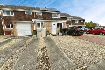 Winchcombe Close, 4 bedroom Mid Terrace House for sale, £355,000
