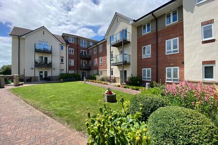 Adlington House, 2 bedroom  Flat for sale, £215,000