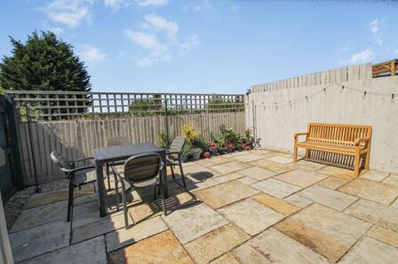 3 bedroom Mid Terrace House for sale