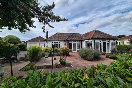 Church Road, 3 bedroom Detached Bungalow for sale, £699,950