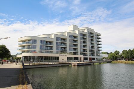 Harbour Road, 2 bedroom  Flat for sale, £450,000