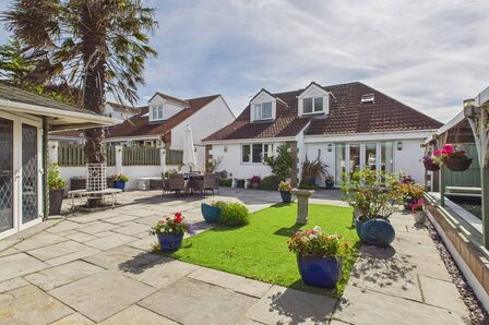 Valley Road, 4 bedroom Detached House for sale, £765,000