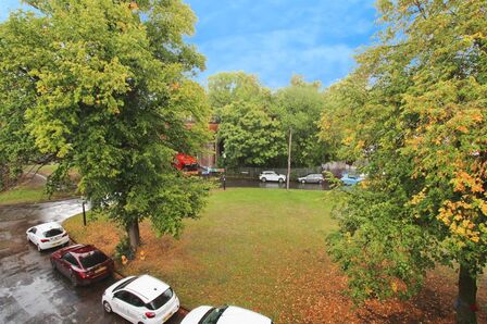 Bank Place, 2 bedroom  Flat for sale, £180,000