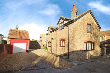 2 bedroom Detached Property for sale