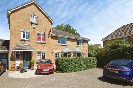 2 bedroom Mid Terrace House for sale