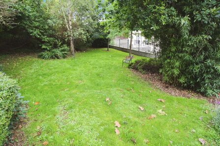 West Hill, 1 bedroom  Flat for sale, £180,000