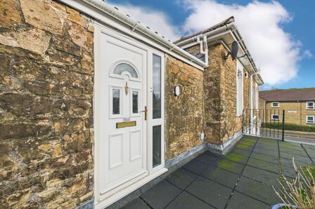 High Street, 1 bedroom  Flat to rent, £1,175 pcm