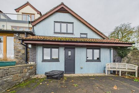 Common Lane, 2 bedroom  Flat to rent, £1,200 pcm