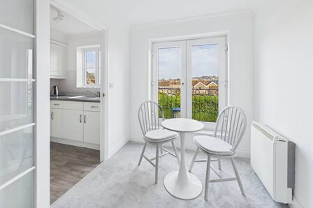 Brampton Way, 2 bedroom Flat for sale, &pound;260,000