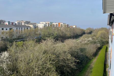 Guillemot Road, 2 bedroom Flat for sale, &pound;225,000