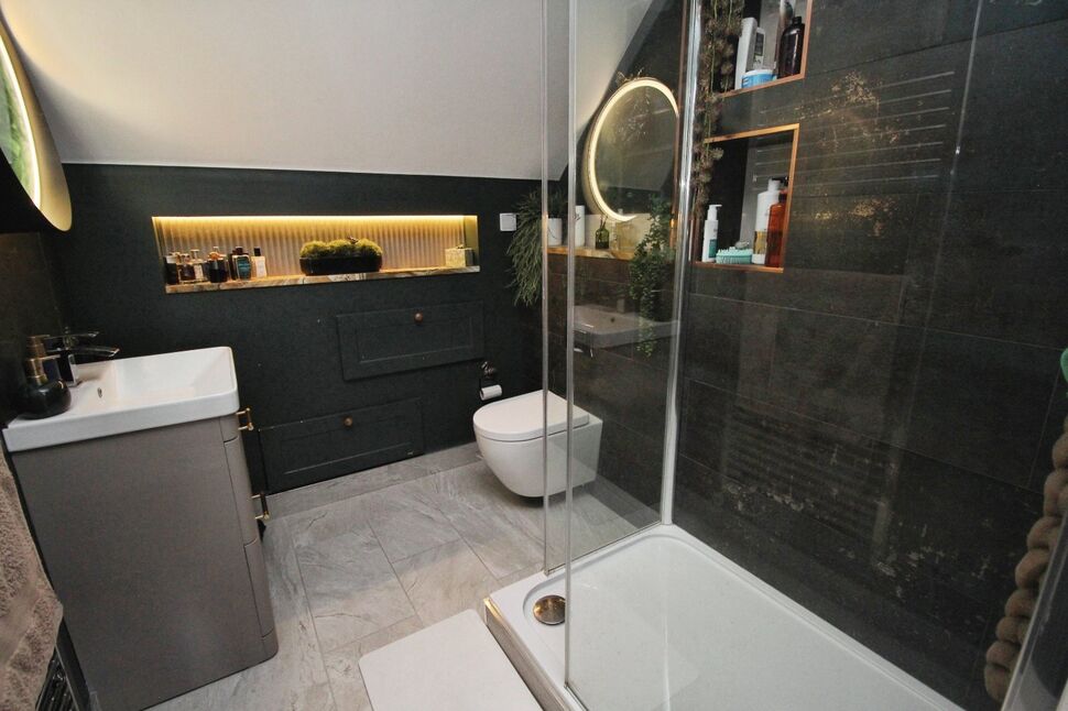 En-Suite Bathroom