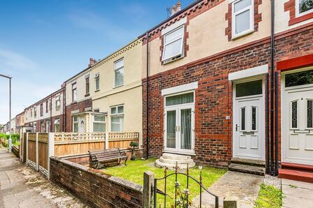 2 bedroom Mid Terrace House for sale