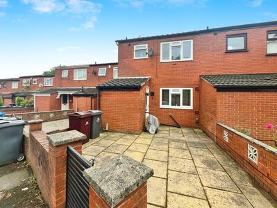 3 bedroom Mid Terrace House to rent