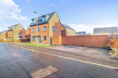 4 bedroom Detached House to rent