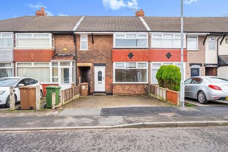 3 bedroom Mid Terrace House to rent