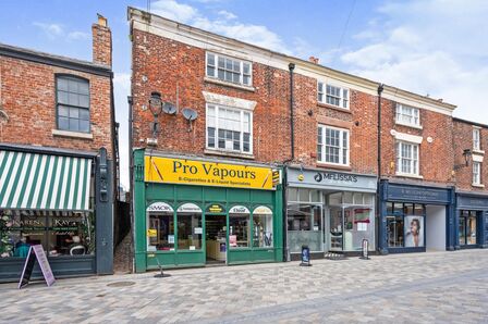 Eccleston Street, 2 bedroom  Flat to rent, £750 pcm
