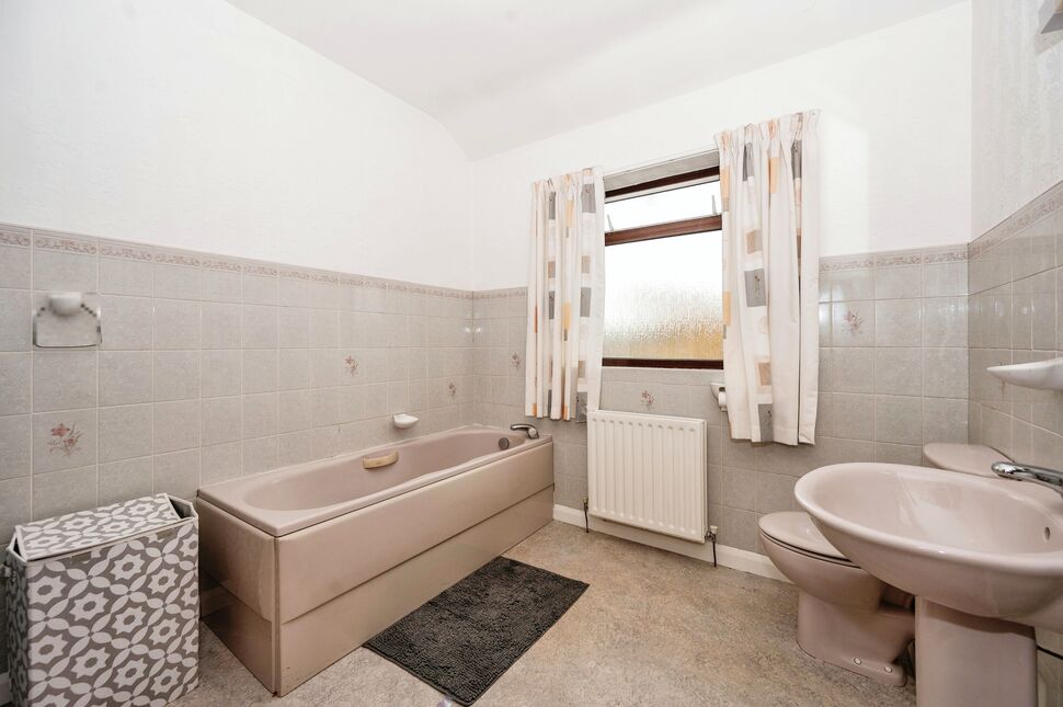 4 bedroom Semi Detached House for sale, Fairlie Drive, Rainhill, L35