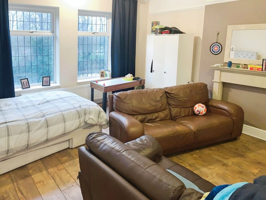 7 bedroom Semi Detached House for sale, Roby Road, Huyton, L36 £700,000