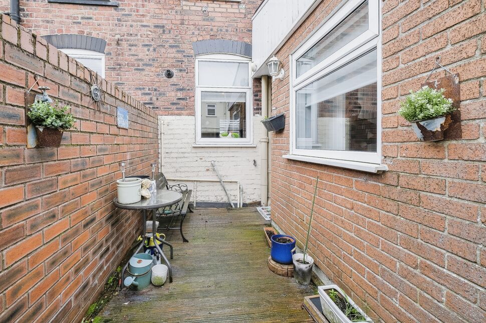 2 bedroom Mid Terrace House for sale, Halsnead Avenue, Whiston, L35 £