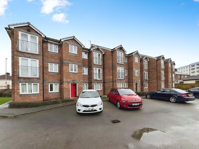 Shaw Lane, 2 bedroom  Flat for sale, £85,000