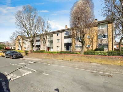 Slim Road, 2 bedroom  Flat for sale, £50,000