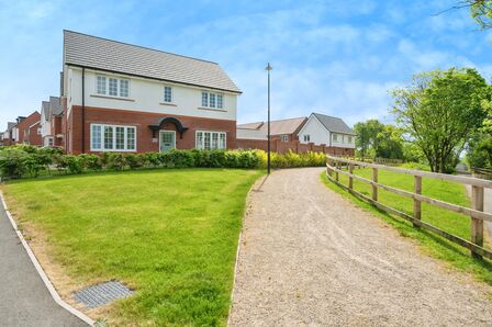 Juniper Avenue, 4 bedroom Detached House for sale, £375,000